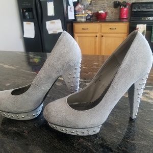 Go Max - grey studded suede pumps